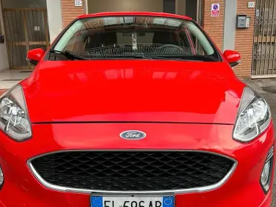 Usado Ford Fiesta Vignale 85 HP (62 kW) 2017 Vermelho Citadino