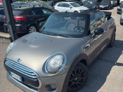 Usata Mini Cooper D Cabriolet Hype 115 CV (84 kW) 2017 Beige Cabrio
