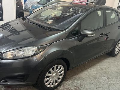 Usata Ford Fiesta 60 CV (44 kW) 2016 Grigio Berlina