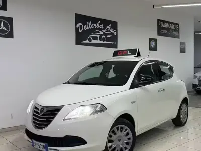 Usata Lancia Ypsilon Silver 69 CV (50 kW) 2012 Bianco Utilitaria