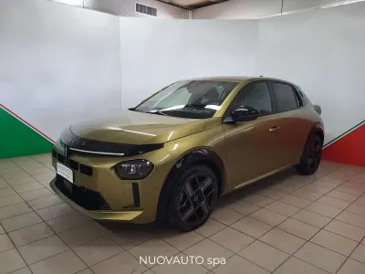 Usata Lancia Ypsilon 101 CV (74 kW) 2024 Oro Utilitaria