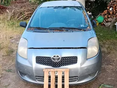 Usata Toyota Yaris 69 CV (50 kW) 2006 Grigio Utilitaria