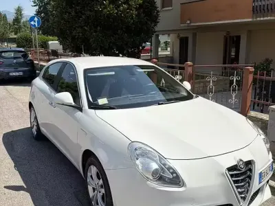Usata Alfa Romeo Giulietta 105 CV (77 kW) 2013 Bianco Utilitaria