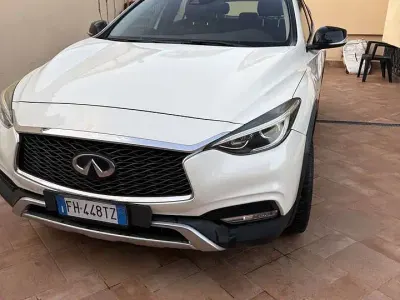 Usata Infiniti QX30 Premium 170 CV (125 kW) 2017 Bianco SUV