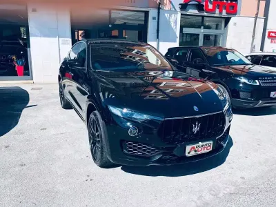 Usata Maserati Levante 275 CV (202 kW) 2018 Nero SUV