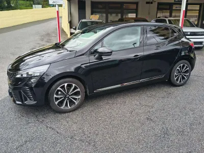 Usata Renault Clio V Techno 90 CV (66 kW) 2025 Nero metallizzato Berlina