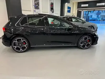 Usata VW Golf VIII GTI 265 CV (194 kW) 2025 Nero metallizzato Berlina