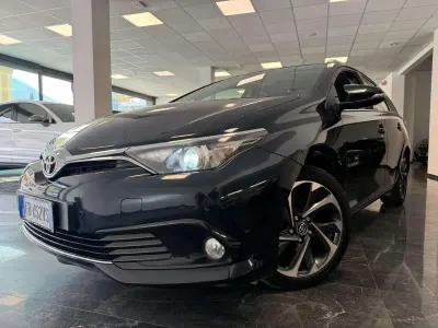 Usata Toyota Auris Active 90 CV (66 kW) 2015 Blu scuro Station wagon