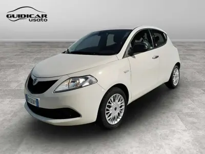Usata Lancia Ypsilon Gold 69 CV (50 kW) 2018 Beige Utilitaria
