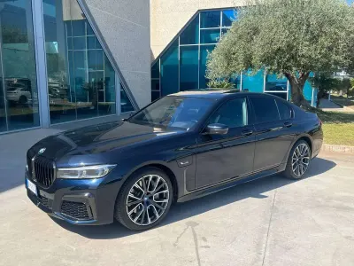 Usata BMW 745e M Sport 286 CV (210 kW) 2022 Blu/azzurro Berlina