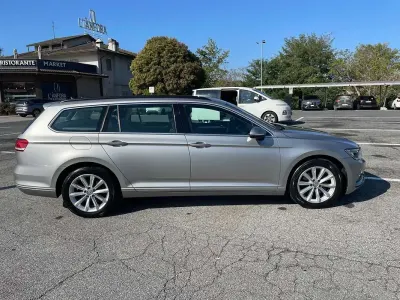 Usata VW Passat Business 120 CV (88 kW) 2017 Grigio Station wagon