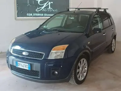 Usata Ford Fusion Titanium 68 CV (50 kW) 2009 Blu/azzurro Utilitaria