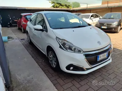 Usata Peugeot 208 Active 75 CV (55 kW) 2015 Bianco Utilitaria