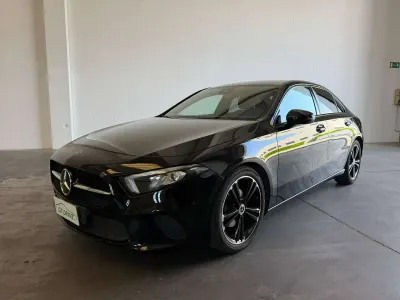 Usata Mercedes A180 116 CV (85 kW) 2020 Nero pastello Berlina