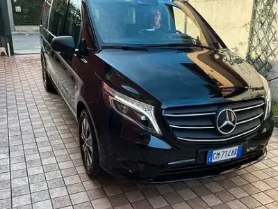 Begagnad Mercedes Vito 114 HK (83 kW) 2023 Svart Van