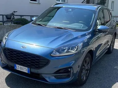 Usata Ford Kuga ST-Line 120 CV (88 kW) 2024 Blu/azzurro SUV