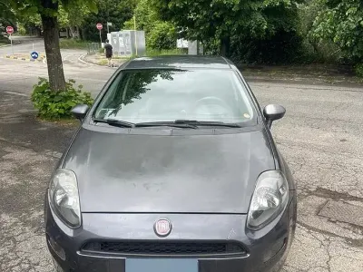 Usata Fiat Grande Punto Young 75 CV (55 kW) 2014 Grigio Utilitaria