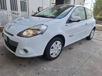 Brugt Renault Clio II Dynamique 75 HK (55 kW) 2011 Hvid Sedan