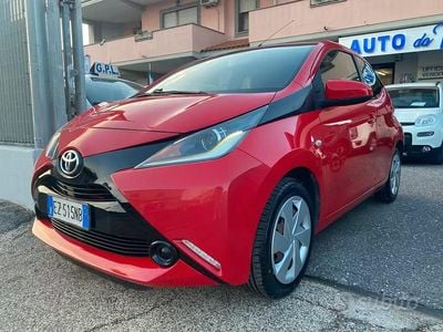 Usata Toyota Aygo X-play 70 CV (51 kW) 2015 Rosso Utilitaria