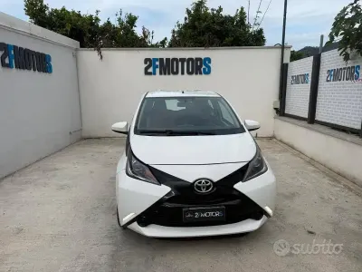 Second-hand Toyota Aygo Cool 69 CP (50 kW) 2016 Alb Hatchback