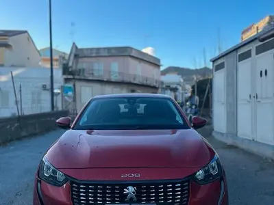 Usata Peugeot 208 Active 102 CV (75 kW) 2021 Rosso Utilitaria