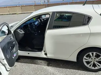 Usata Alfa Romeo Giulietta Distinctive 105 CV (77 kW) 2011 Bianco Utilitaria