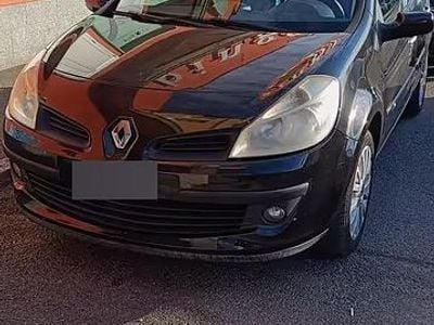 Usata Renault Clio II LE 100 CV (73 kW) 2007 Nero Berlina
