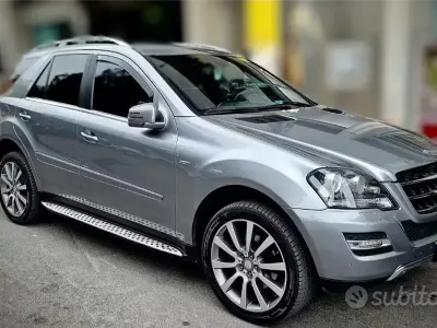 Usata Mercedes ML350 Edition 231 CV (169 kW) 2010 Grigio SUV
