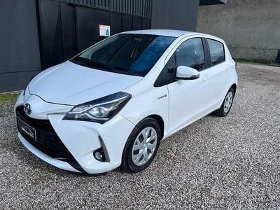 Usata Toyota Yaris Hybrid Business Edition 101 CV (74 kW) 2020 Bianco Berlina