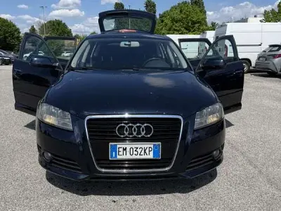 Käytetty Audi A3 Ambiente 140 HP (102 kW) 2012 Sininen Viistoperä