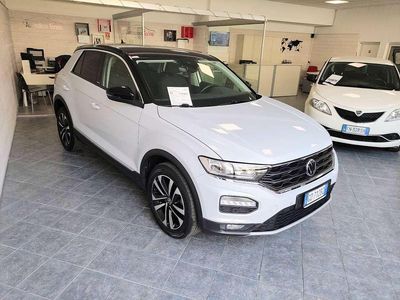 Usata VW T-Roc Business 110 CV (80 kW) 2021 Bianco perlato tetto nero SUV