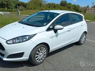 Usata Ford Fiesta 82 CV (60 kW) 2017 Bianco Utilitaria