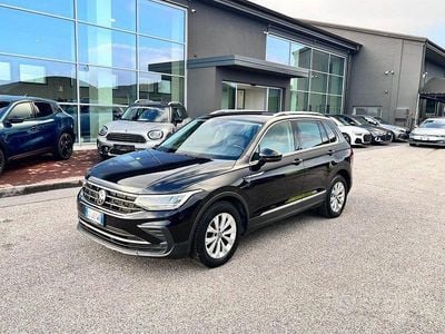 Usata VW Tiguan Life 131 CV (96 kW) 2021 Nero SUV