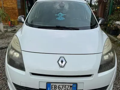 Usata Renault Scénic III 110 CV (80 kW) 2010 Bianco Monovolume