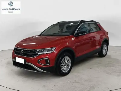 Usata VW T-Roc Life 110 CV (80 kW) 2023 Rosso SUV