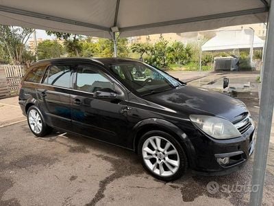 Usata Opel Astra 150 CV (110 kW) 2006 Nero Station wagon