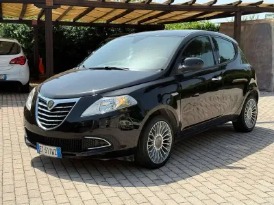 Usata Lancia Ypsilon 69 CV (50 kW) 2014 Nero Utilitaria
