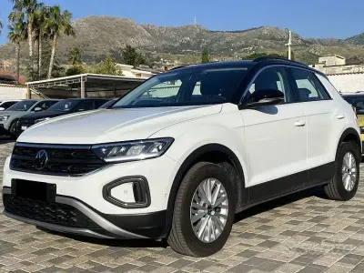 Usata VW T-Roc Life 116 CV (85 kW) 2023 Nero SUV