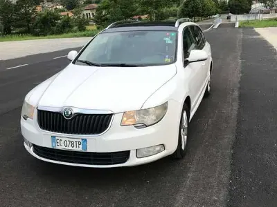 Usata Skoda Superb Elegance 140 CV (102 kW) 2010 Bianco Station wagon