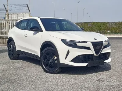 Uusi Alfa Romeo Junior 136 HP (100 kW) 2025 Valkoinen Katumaasturi