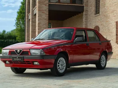 Usata Alfa Romeo 75 110 CV (80 kW) 1991 Rosso Berlina