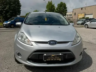 Second-hand Ford Fiesta Titanium 82 CP (60 kW) 2012 Gri Berlinǎ