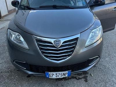 Begagnad Lancia Ypsilon Silver 95 HK (69 kW) 2012 Gul Halvkombi