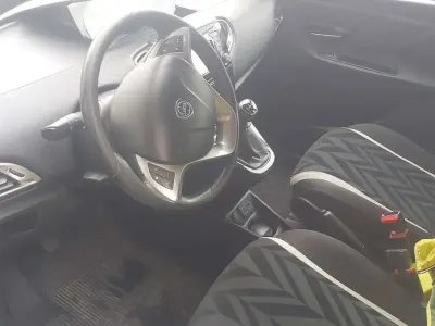Usata Lancia Ypsilon 69 CV (50 kW) 2017 Bianco Utilitaria