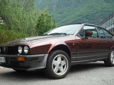 Usata Alfa Romeo GTV 192 CV (141 kW) 1985 Marrone Coupé