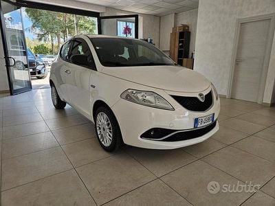 Usata Lancia Ypsilon Gold 69 CV (50 kW) 2015 Bianco Utilitaria