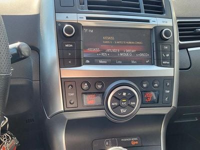 Usata Toyota Verso 132 CV (97 kW) 2016 Verde Monovolume