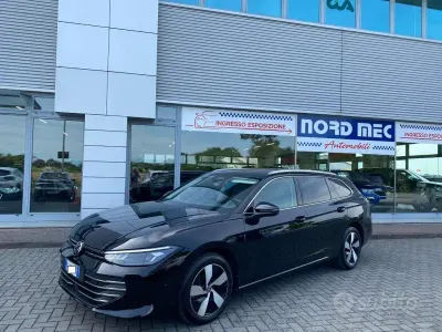 Usata VW Passat Business 150 CV (110 kW) 2024 Nero Station wagon