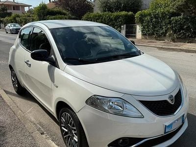 Usata Lancia Ypsilon 80 CV (58 kW) 2016 Bianco Utilitaria