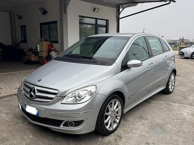 Usata Mercedes B200 140 CV (102 kW) 2008 Argento Monovolume
